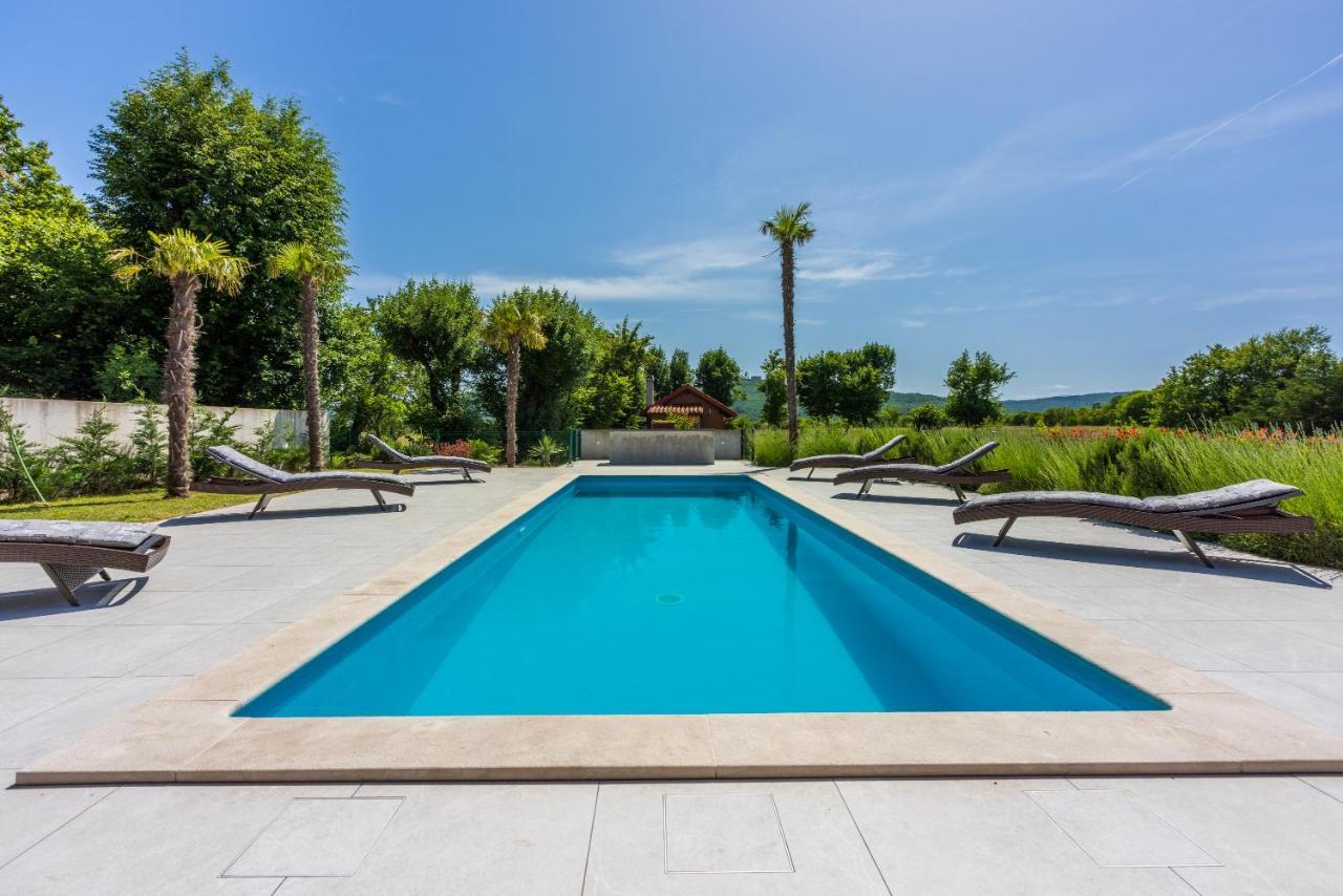 Villa Palma With Heated Private Pool Podhum Zewnętrze zdjęcie